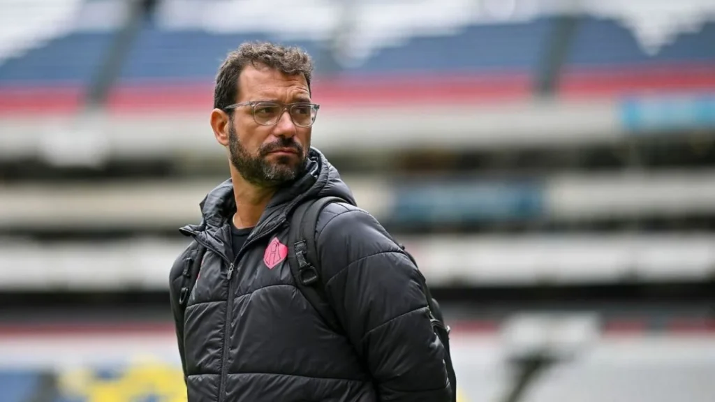 Puebla hace oficial la llegada de Albert Espigares como su DT