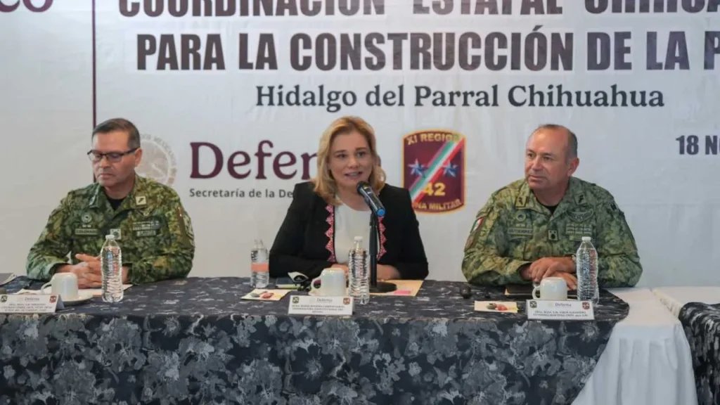  Maru Campos encabezó la sesión de la Mesa Estatal de Construcción de Paz que se llevó a cabo en Parral.