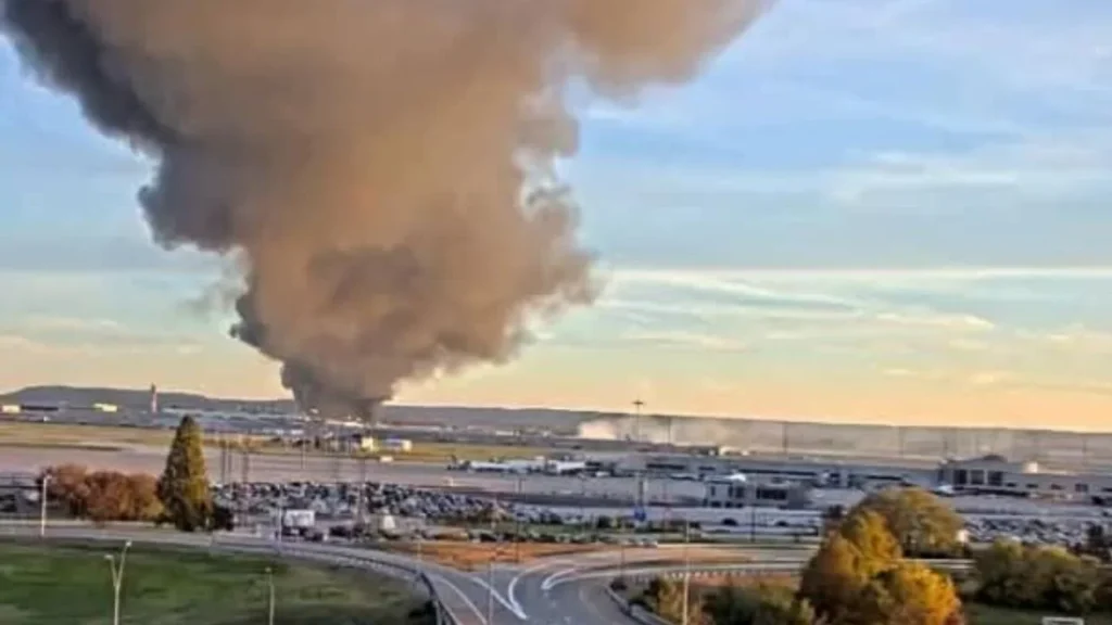 Un avión de carga de la empresa UPS se estrelló cerca del aeropuerto de Louisville, Kentucky. Autoridades confirmaron que hay víctimas. 