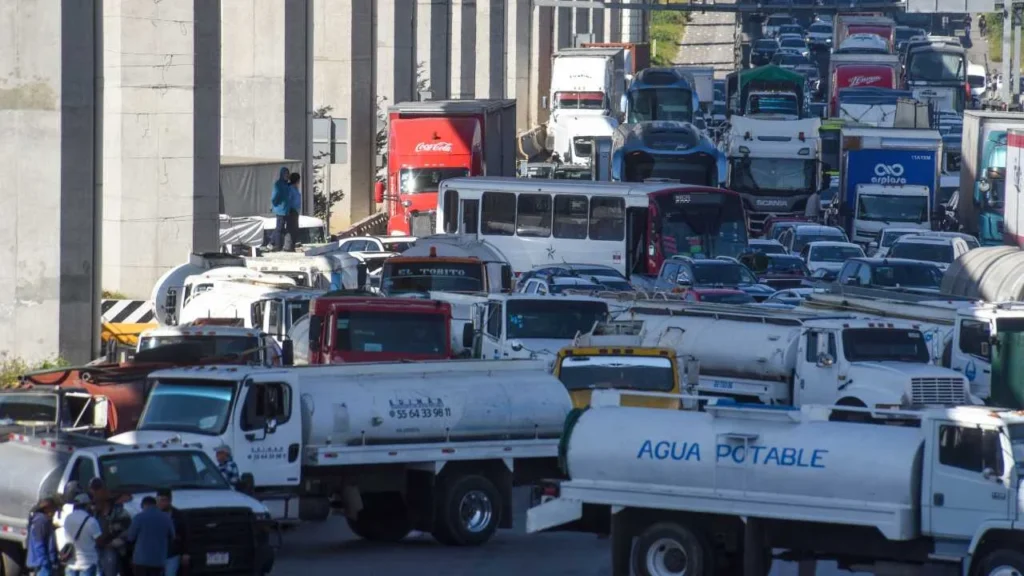  Piperos y autoridades acuerdan una tregua para abrir pozos en Texcoco.