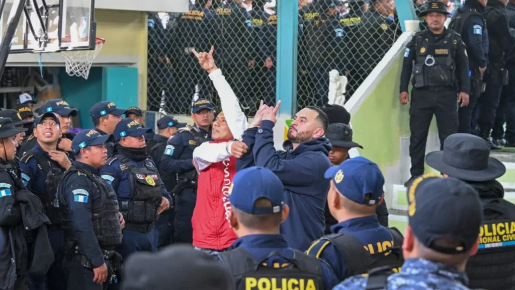 POLÍTICA. La estrategia busca reducir al mínimo las vías legales de residencia.