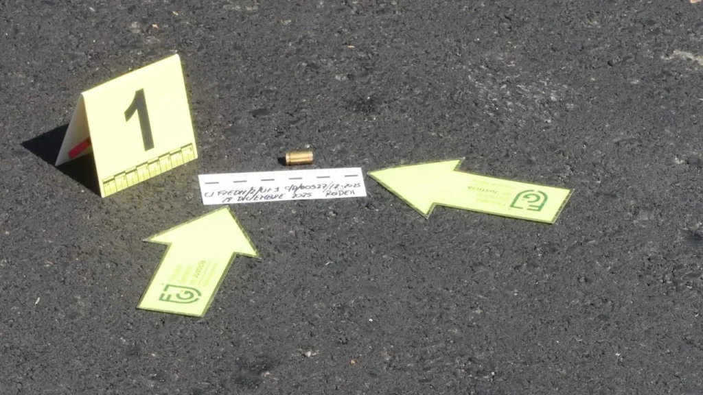 Casquillos percutidos tras el asesinato del vendedor de pollos, ocurrido la tarde de este viernes.