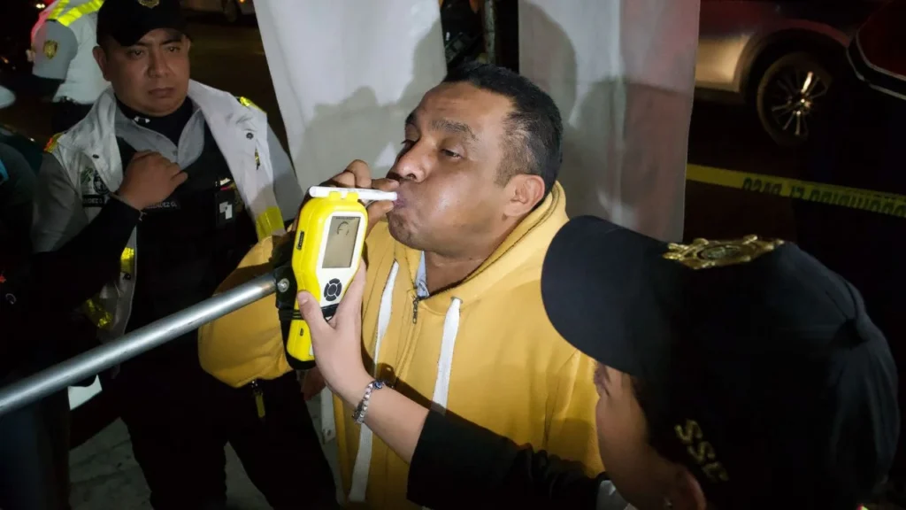 Caen 850 conductores por el alcoholímetro en la CDMX