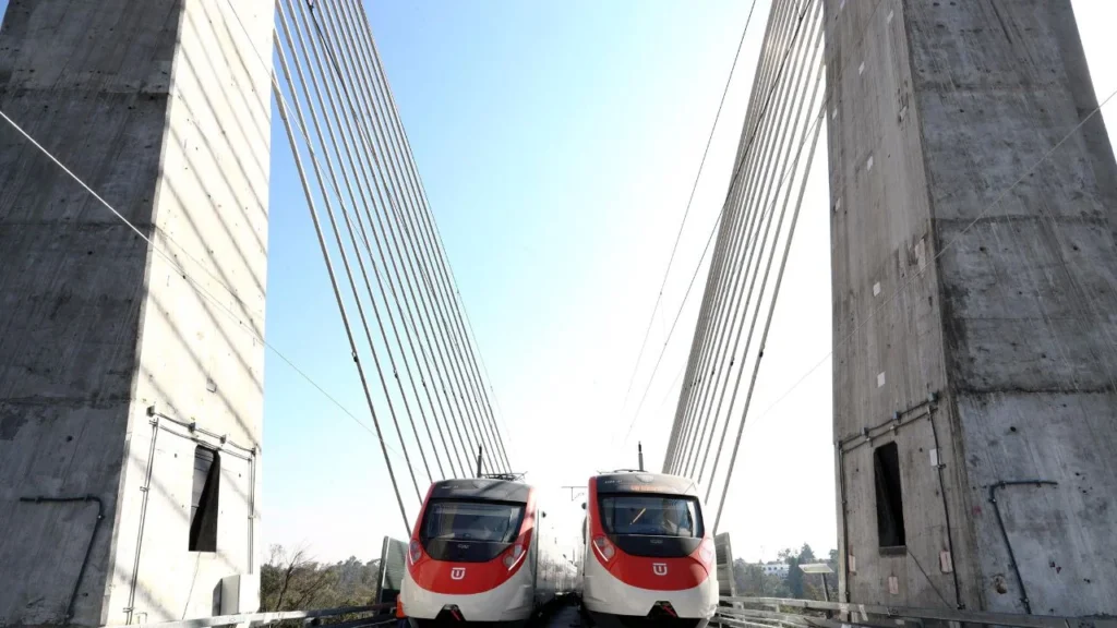 Avanzan pruebas del tren El Insurgente en el tramo Santa Fe-Observatorio