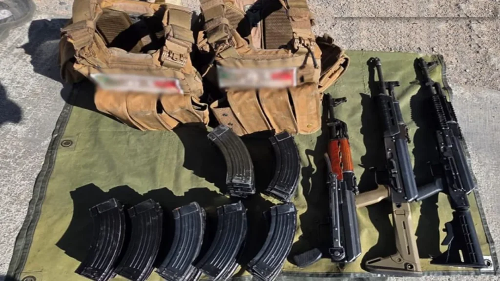 En el municipio de Degollado, Jalisco, elementos de seguridad detuvieron a un 'narco niño', quien llevaba varias armas en su poder.