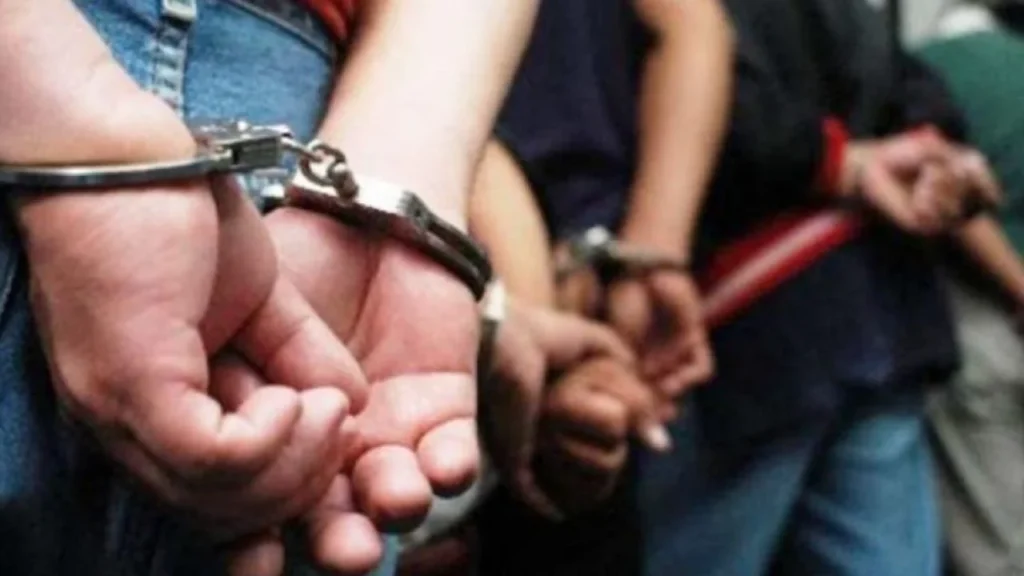 Caen 4 jóvenes de entre 15 y 26 años de edad, presuntamente integrantes de un grupo delictivo dedicado a la extorsión y el narcomenudeo en las inmediaciones del Barrio de Tepito