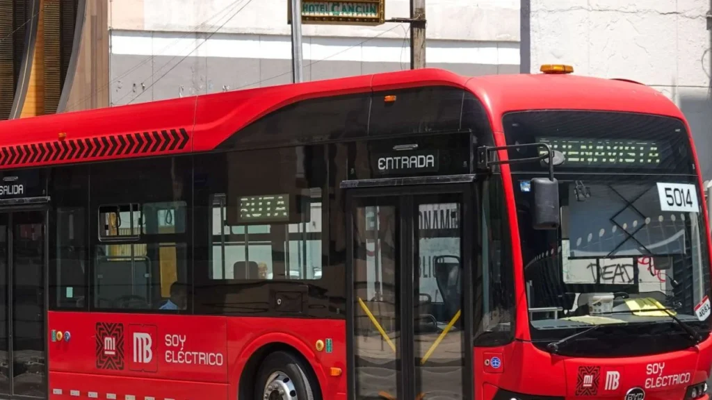 Ciclista muere tras ser atropellado por una unidad del Metrobús