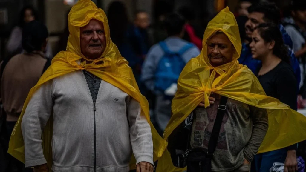 De acuerdo con el clima, hoy se prevé que el sistema frontal 22 provocará lluvias intensas en el sureste y fuertes precipitaciones en el oriente del país