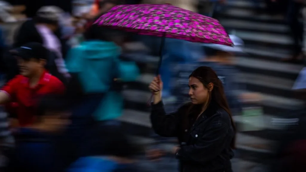 De acuerdo con el clima, hoy se prevé que el sistema frontal 22 provocará lluvias intensas en el sureste y fuertes precipitaciones en el oriente del país