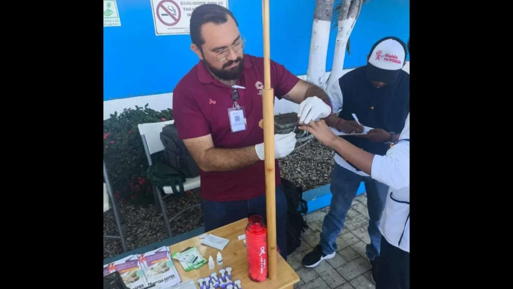 Con jornadas de prevención del VIH, la Secretaría de Salud de Campeche llega a sitios públicos, escuelas y centros laborales.