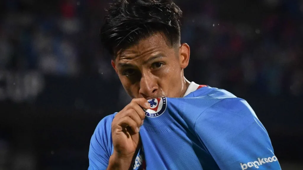 Tras regresar a México, Cruz Azul anunció de manera oficial la salida de Ángel Sepúlveda del equipo rumbo a las Chivas.