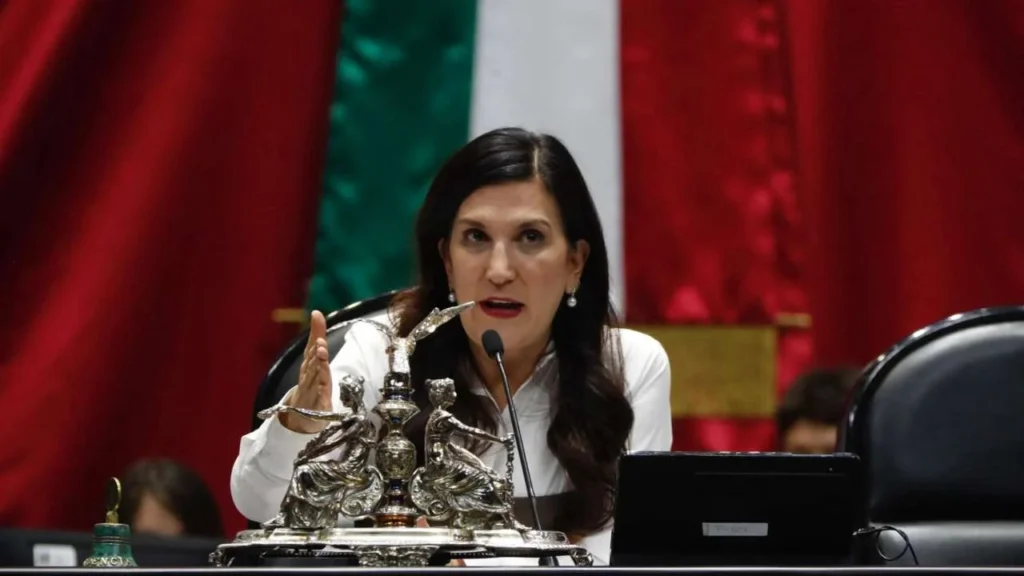  Kenia López Rabadán resaltó que se realizaron 44 sesiones con casi 200 horas de trabajo.