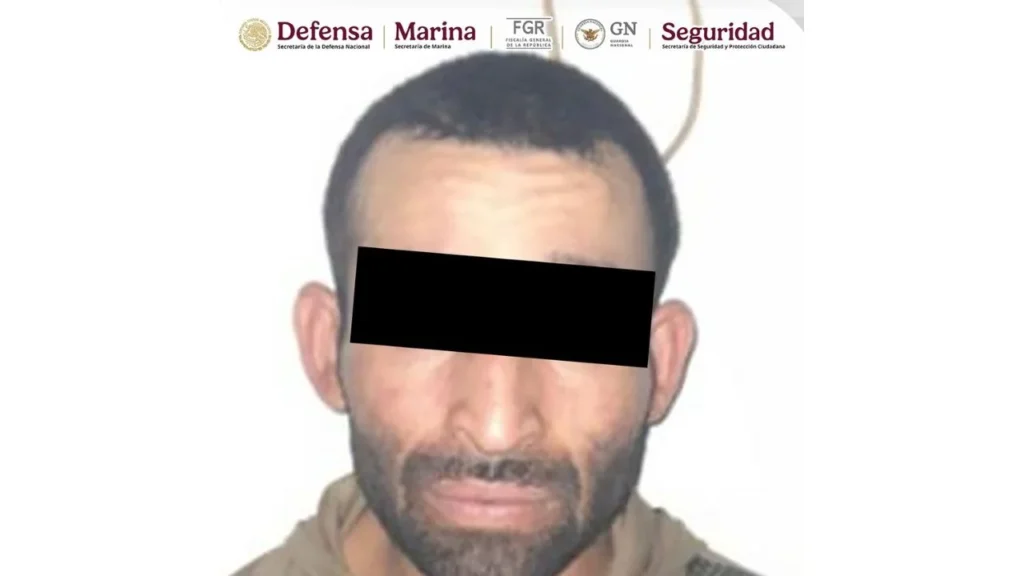 Autoridades de seguridad detuvieron en el municipio de Apatzingán, en Michoacán, a tres presuntos extorsionadores.