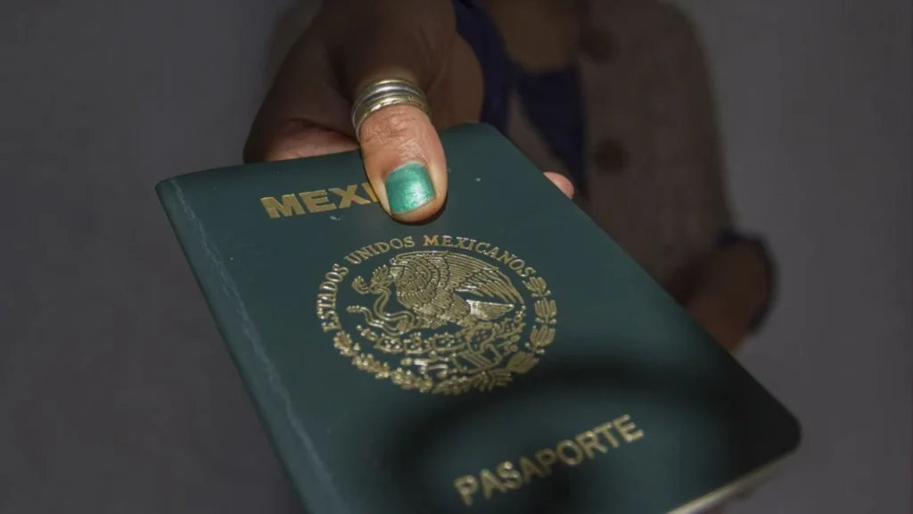 Entérate aquí de cuánto será el costo del pasaporte mexicano a partir de este 1 de enero de Año Nuevo 2026, por si está en tus planes viajar.