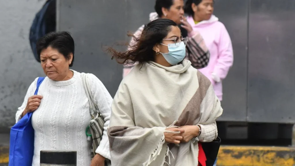 El frente frío 25 y su masa de aire ártico provocarán lluvias, evento de norte y más frío para la mayor parte de la República Mexicana.