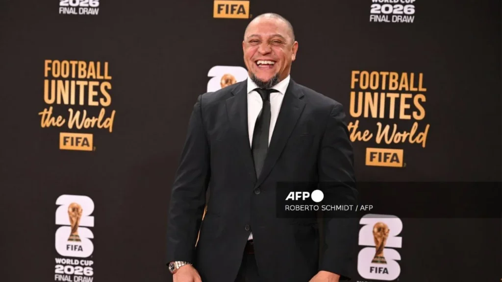 Hospitalizan de emergencia al exfutbolista Roberto Carlos