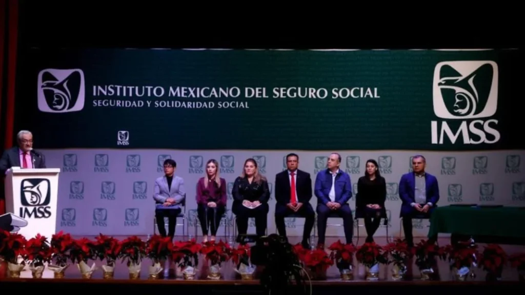 La firma fue realizada por el Mtro. Gilberto Camacho Botello, encargado de PRODECON, y la Lcda. Luisa Obrador Garrido Cuesta, Directora de Incorporación y Recaudación del IMSS.