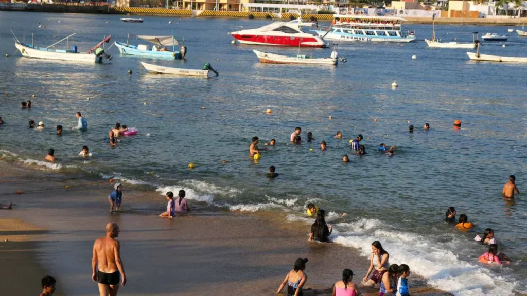 Se invirtieron 7 mil 500 mdp en la rehabilitación de la costera en Acapulco tras el paso de Otis y John.