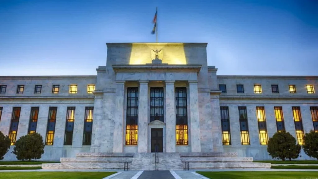 La Fed está inusualmente dividida, pero la suerte está echada para los mercados financieros, esperan el tercer recorte consecutivo del año.