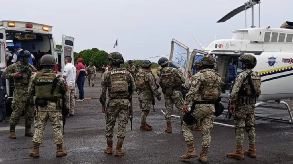 Heridos en la explosión en Coahuayana aterrizaron en inmediaciones de Ciudad Salud y se les envió a hospitales de alta especialidad.Heridos en la explosión en Coahuayana aterrizaron en inmediaciones de Ciudad Salud y se les envió a hospitales de alta especialidad.Heridos en la explosión en Coahuayana aterrizaron en inmediaciones de Ciudad Salud y se les envió a hospitales de alta especialidad.