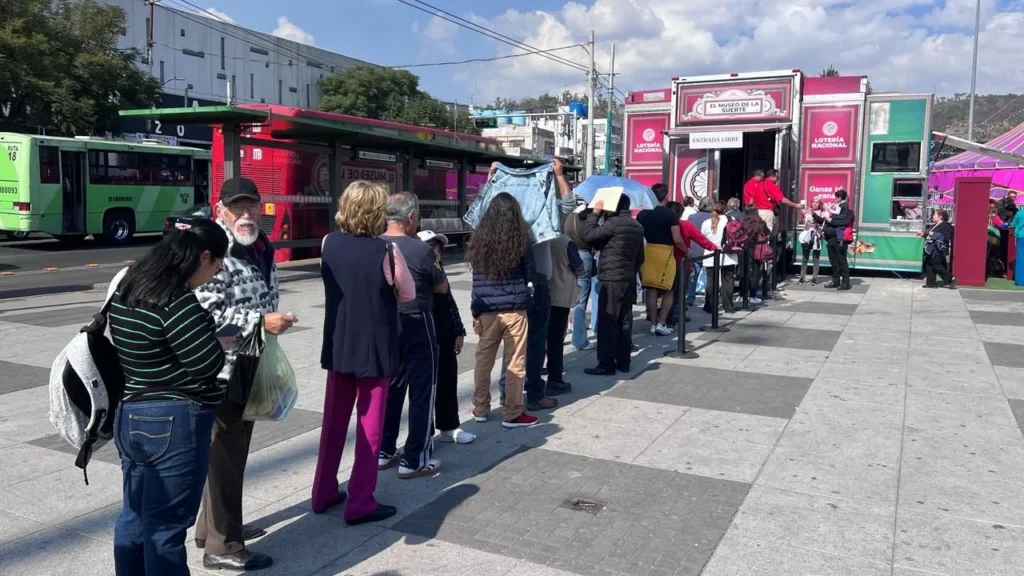El Museo de la Suerte de Lotería Nacional recorrió mil 200 kilómetros para conectar 8 ciudades del país y miles de personas.
