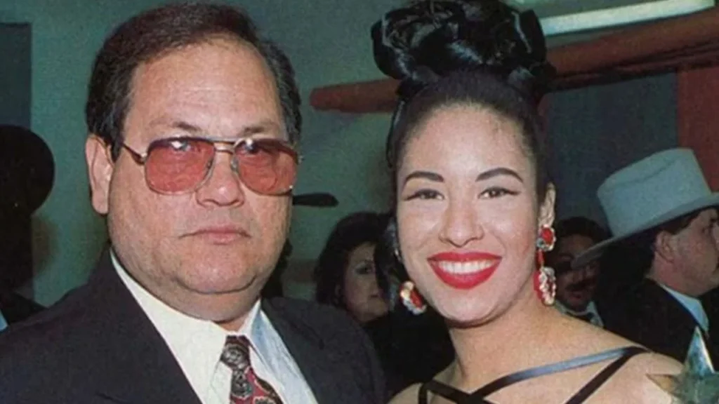 Más allá de ser “el padre de Selena”, Abraham Quintanilla, permitió que la música latina alcanzara nuevos públicos y consolidó una herencia cultural que sigue vigente décadas después de la muerte de su hija.