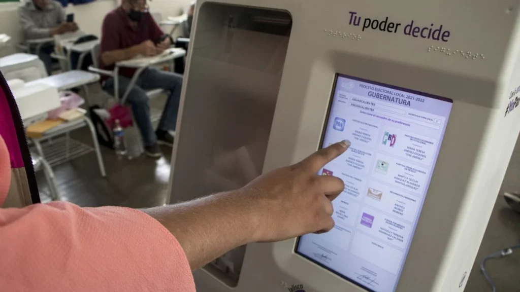 Consejero del INE señala que un sistema digital para el sufragio es vulnerable, Gobierno ha sido víctima de ciberdelincuentes.