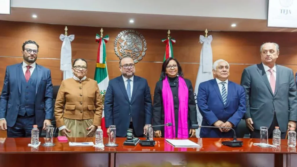 Entre magistrados y personal de la Segob, el presidente del TFJA rindió su tercer informe.