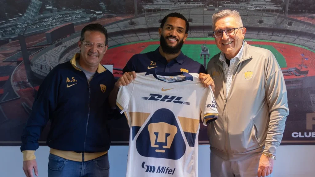 Pumas anuncia la llegada de Juninho Vieira como refuerzo