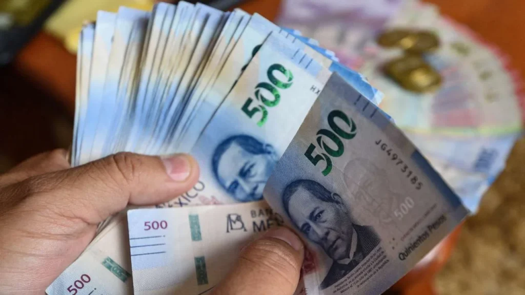 Sujetos armados despojaron a un cuentahabiente de 4 millones de pesos en un banco en Puebla.