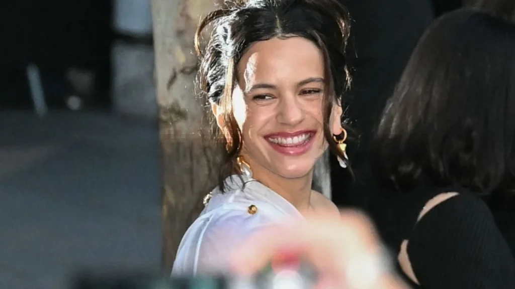 El anuncio del LUX Tour 2026 ha generado enorme emoción, pues marca el regreso formal de Rosalía a los escenarios