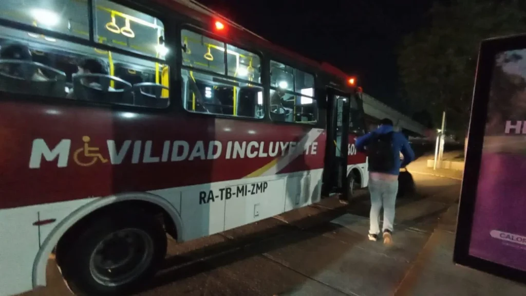 Empresas que buscan la licitación para arrendamiento de unidades del Tuzobús señalan irregularidades en el proceso.