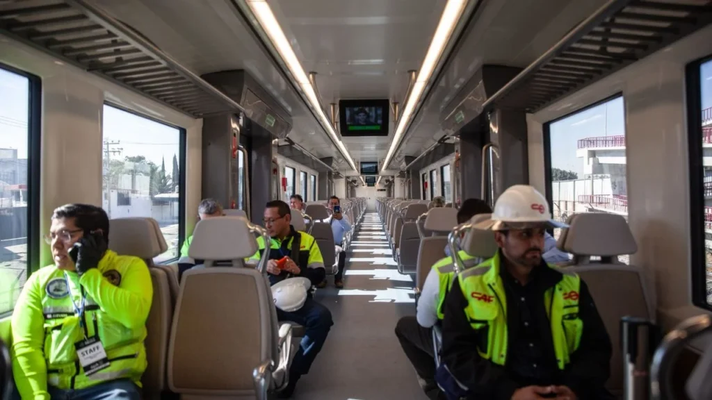 Sheinbaum realiza recorrido del Tren Suburbano al AIFA