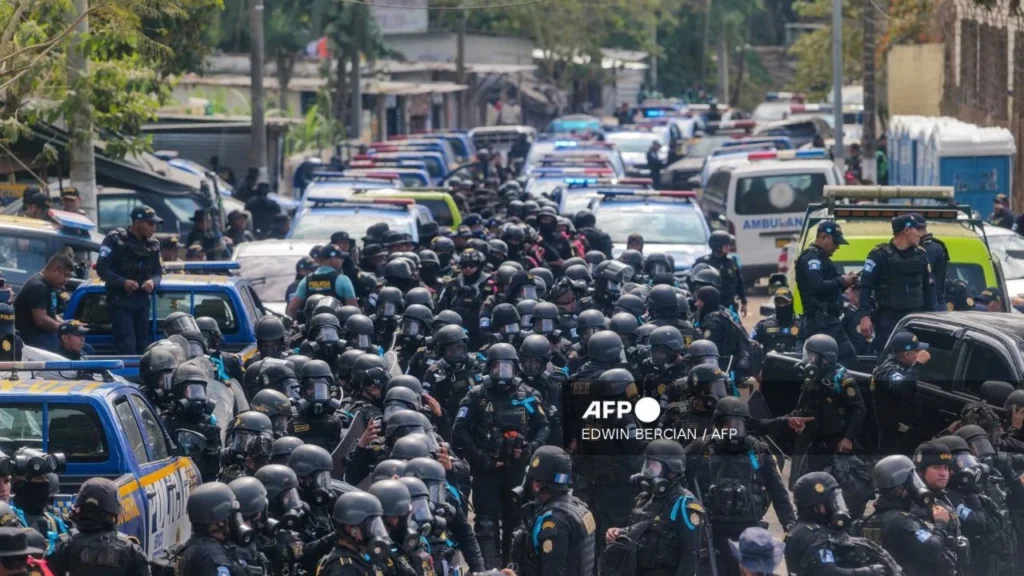 Guatemala decreta estado de sitio tras asesinato de policías por pandilleros