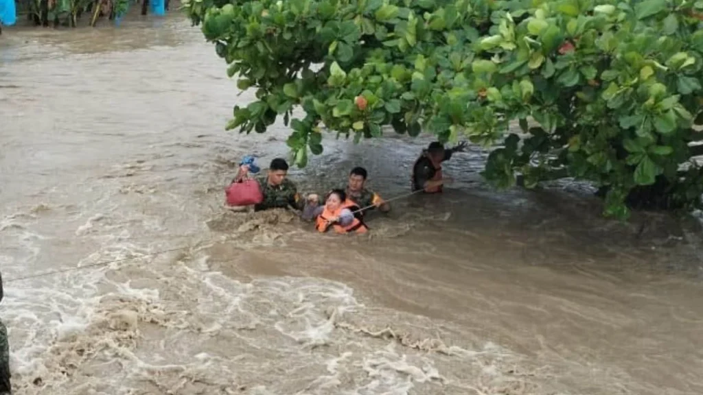 Autoridades de Protección Civil en Tabasco activaron una alerta amarilla ante las posibles fuertes lluvias en el estado.