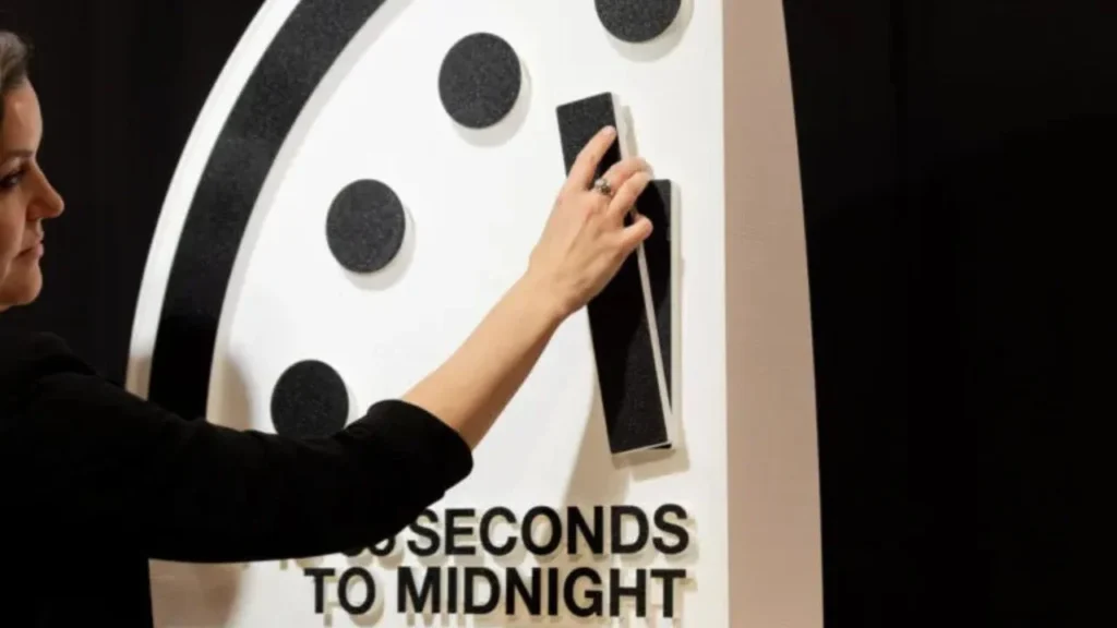 El grupo de Científicos Atómicos realizaron un nuevo ajuste al Doomsday Clock, ubicándolo a solo 85 segundos de la catástrofe.