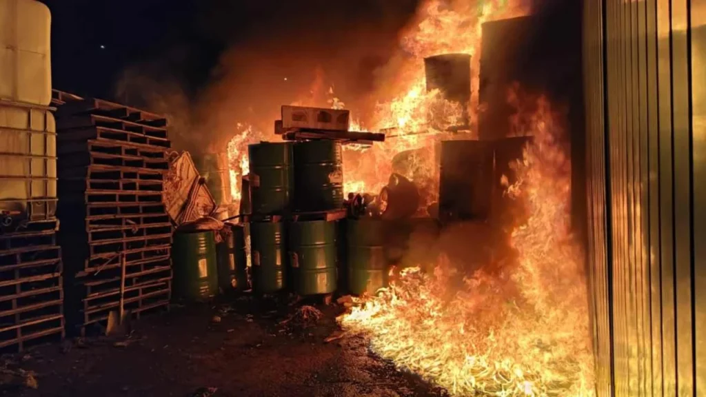 El incendio en la fábrica clandestina duró alrededor de 3 horas.