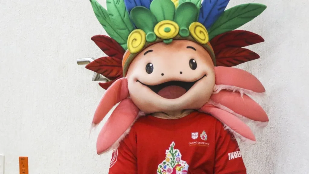 Mascota Chilanga del Mundial 2026, que es un ajolote con penacho multicolor, calcetas blancas, pantaloncillo y tenis verdes, asistió al evento "México rumbo al Mundial, centro de voluntarios de FIFA de la Ciudad de México, en el Tec de Monterrey de Tlalpan