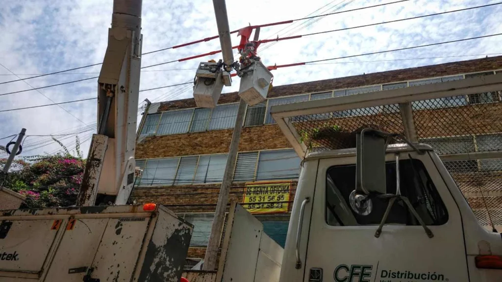 CFE informó que instaló el Grupo Directivo de Atención de Emergencias ante la llegada de la tormenta invernal 'Fern'.