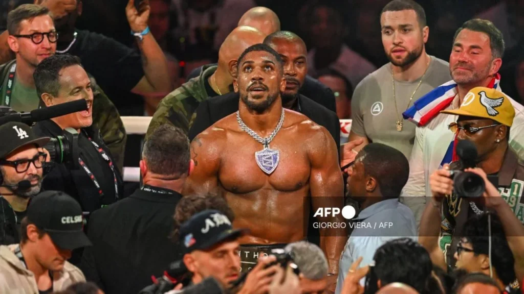 Anthony Joshua recibió el alta médica tras el accidente automovilístico en Nigeria.