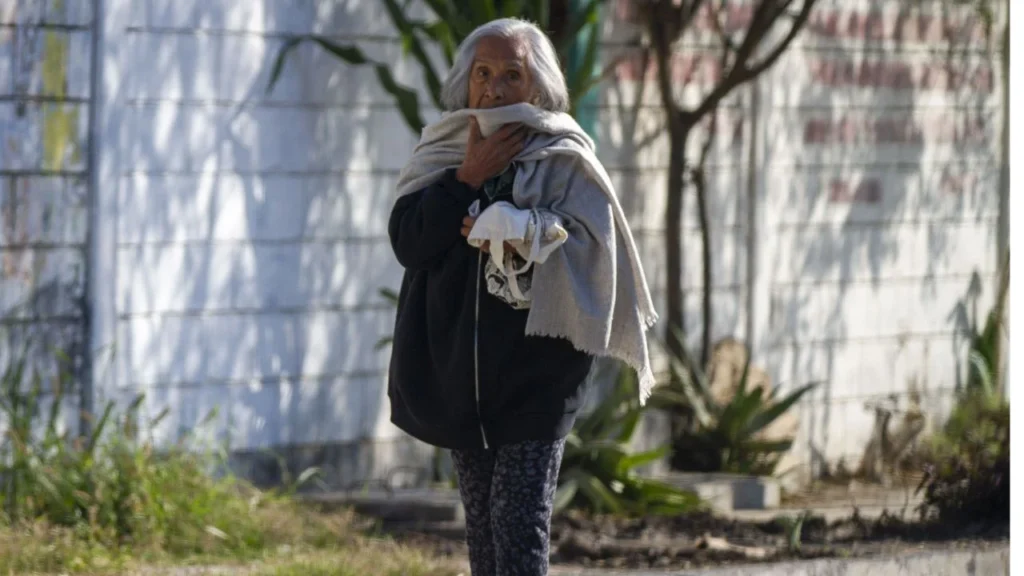Clima hoy: El frente frío 32 genera lluvias intensas, fuertes rachas de viento y oleaje elevado en las costas del Golfo de México, principalmente en Veracruz y Tamaulipas.
