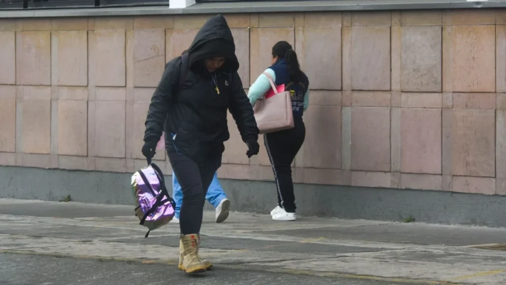 ¡No guardes tu cobija! El SMN alertó que la presencia de dos frentes fríos afectarán con bajas temperaturas el clima hoy; entérate a detalle.