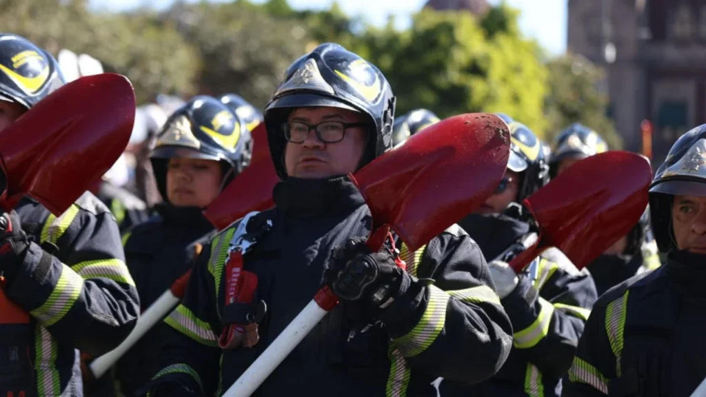 Conmemora Brugada 170 años del Heroico Cuerpo de Bomberos de CDMX