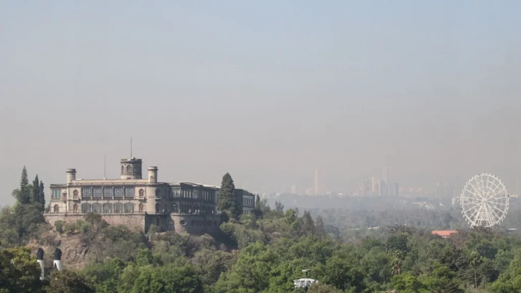 Imagen panorámica donde se logra ver el Castillo de Chapultepec.