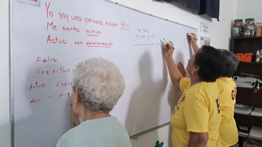En Campeche se aplicaron encuestas de satisfacción de servicios a personas mayores en unidades de primer nivel de atención médica.