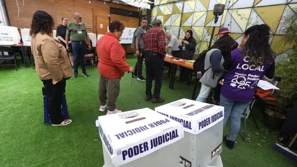 El Instituto Electoral de la Ciudad (IECM) celebró la democracia capitalina en el marco del 27 aniversario de su creación.
