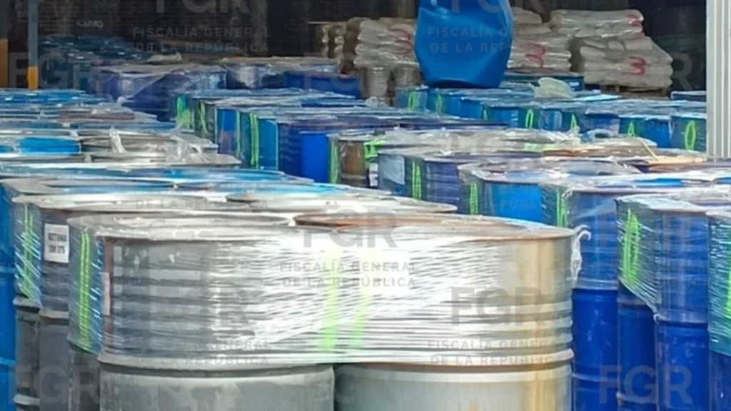 La Fiscalía General de la República informó la destrucción de 100 toneladas de precursores químicos y sustancias ilícitas en Sinaloa.
