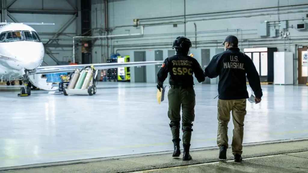 Ronald Johnson señaló que el envío de operadores de cárteles muestra la voluntad de México para aumentar la colaboración en seguridad.