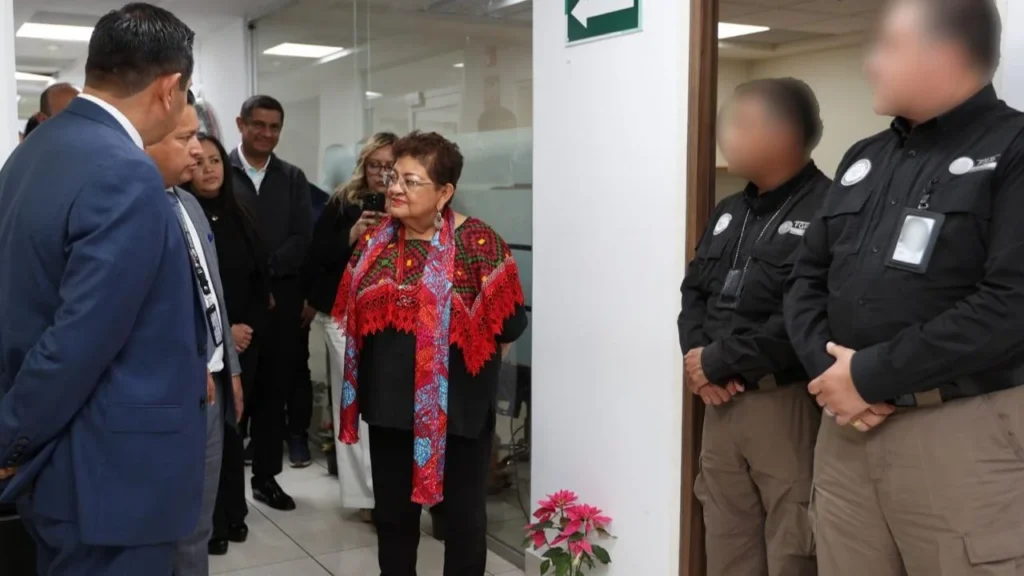 La titular de la FGR, Ernestina Godoy, se reunió con mandos de los tres niveles de gobierno, para plantear estrategias de trabajo conjuntas.