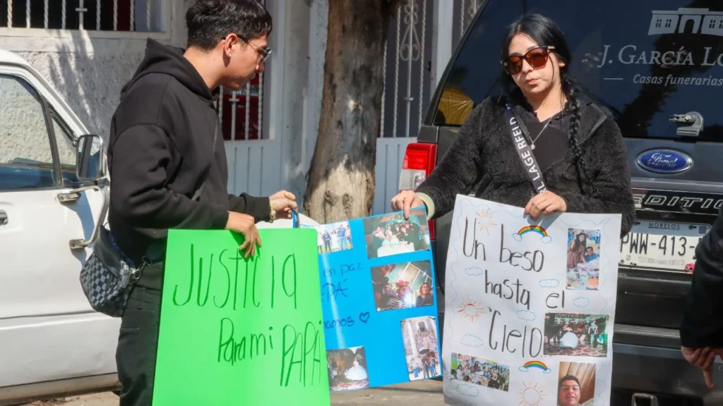Familiares dan el último adiós a Roberto, el motociclista que murió luego de que un vehículo lo arrolló.
